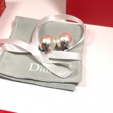 Christian Dior Tribales sternförmige Ohrstecker mit weißen Perlen und bunten Diamanten Christian Dior Tribales sternförmige Ohrstecker mit weißen Perlen und bunten Diamanten