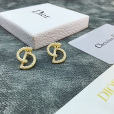 Limitierte Auflage von Christian Dior Your Dior CD-Logo, weiße Perle, gelbvergoldete Ohrstecker. Preis