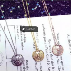 Amulette de Cartier Diamant-Halskette in Gelbgold, Weißgold und Roségold Amulette de Cartier Diamant-Halskette in Gelbgold, Weißgold und Roségold