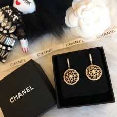 Christian Dior durchbrochene Messing-Blumen-Anhänger-Damen-Diamanten-Kompass-Creolen