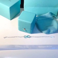 Tiffany Infinity-Silber-Doppelketten-Anhänger mit blauer Emaille-Oberfläche, Verlobungsschmuck für Damen Tiffany Infinity-Silber-Doppelketten-Anhänger mit blauer Emaille-Oberfläche, Verlobungsschmuck für Damen