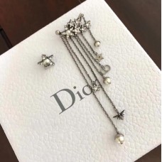 Christian Dior Damen-Ohrringe mit Sternmotiv und CD-Bienen-Anhänger aus gealtertem Metall mit weißen Perlen und Quasten