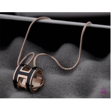 Hermes 3D Pop “H” Logo Schlangenknochen-Halskette in Schwarz aus Roségold Hermes 3D Pop “H” Logo Schlangenknochen-Halskette in Schwarz aus Roségold