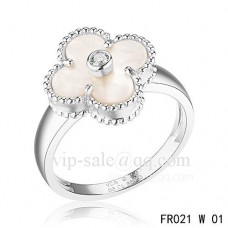 Van Cleef Alhambra Ring aus Weißgold mit weißem Perlmutt