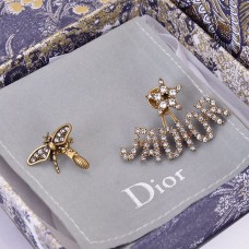 Dior Goldfarbene JADIOR-Motiv-Damen-Ohrstecker mit Stern-Biene und Pavé-Diamanten, asymmetrisch