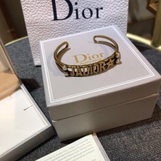 Morden Christian Dior JADIOR Motiv Weiße Perle Charm Antik Messing Manschettenarmreif Damenschmuck