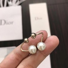 Dior Tribales Ohrstecker aus gewundenem Gelbgold mit weißen Perlen und Kugeldetail kaufen