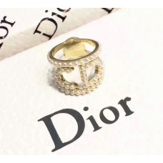 Dior-Ring aus Gelbgold mit CD-Motiv und weißen Perlen für Partys