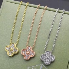 Van Cleef Arpels Magic Alhambra Anhänger mit Diamant