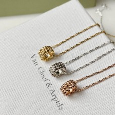 Van Cleef Arpels Perlee Perlenhalskette 3 Reihen Gelbgold/Roségold/Weißgold Van Cleef Arpels Perlee Perlenhalskette 3 Reihen Gelbgold/Roségold/Weißgold