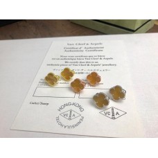 Van Cleef Arpels Alhambra-Ohrring aus Gelbgold und Perlmutt Van Cleef Arpels Alhambra-Ohrring aus Gelbgold und Perlmutt